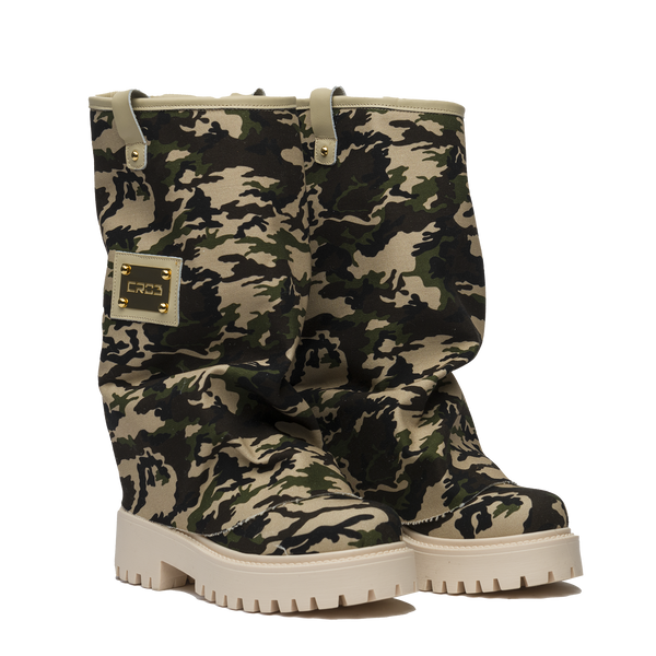 Klobige Stiefel mit Camouflage-Muster