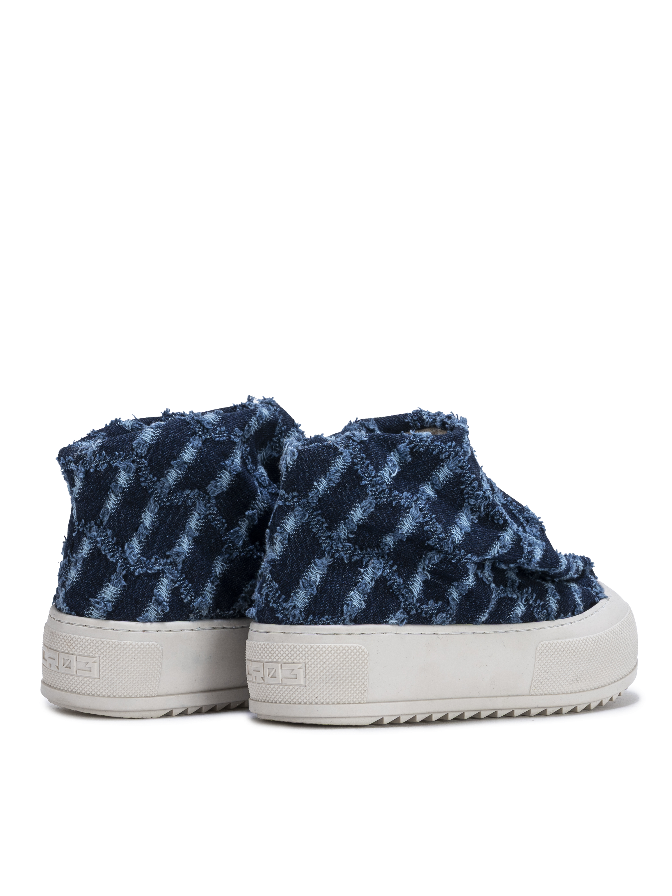 CLOUD – Textured Denim